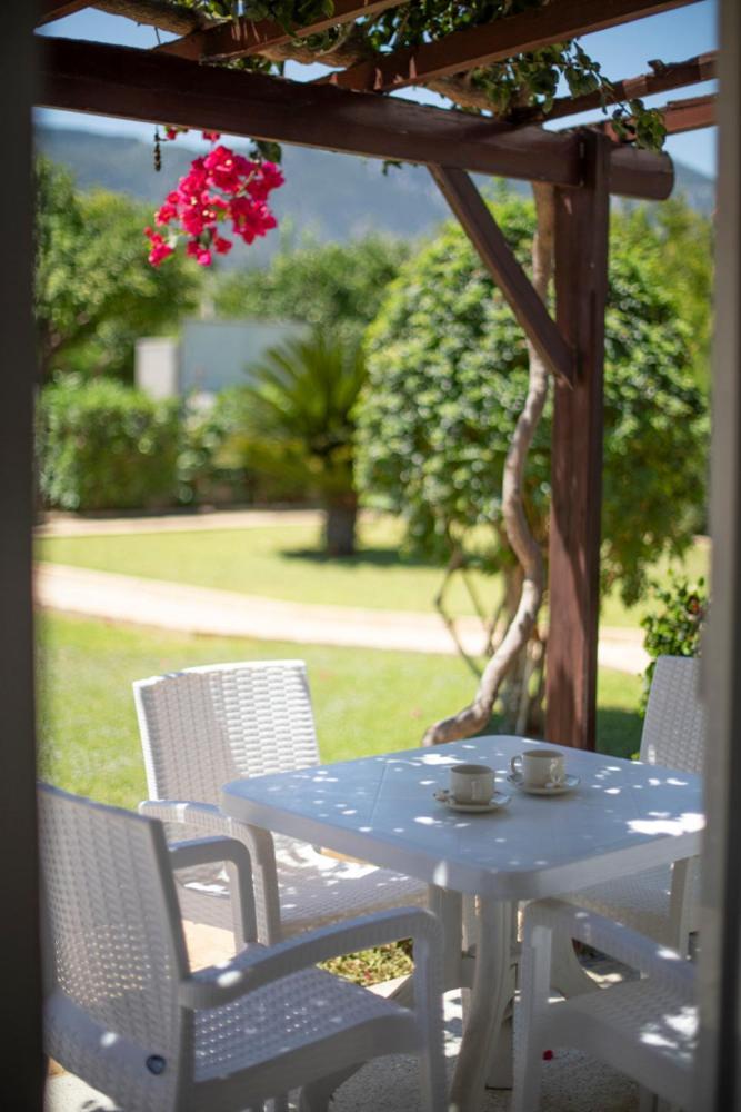 Citrus Tree Gardens Otel Karavas  Dış mekan fotoğraf